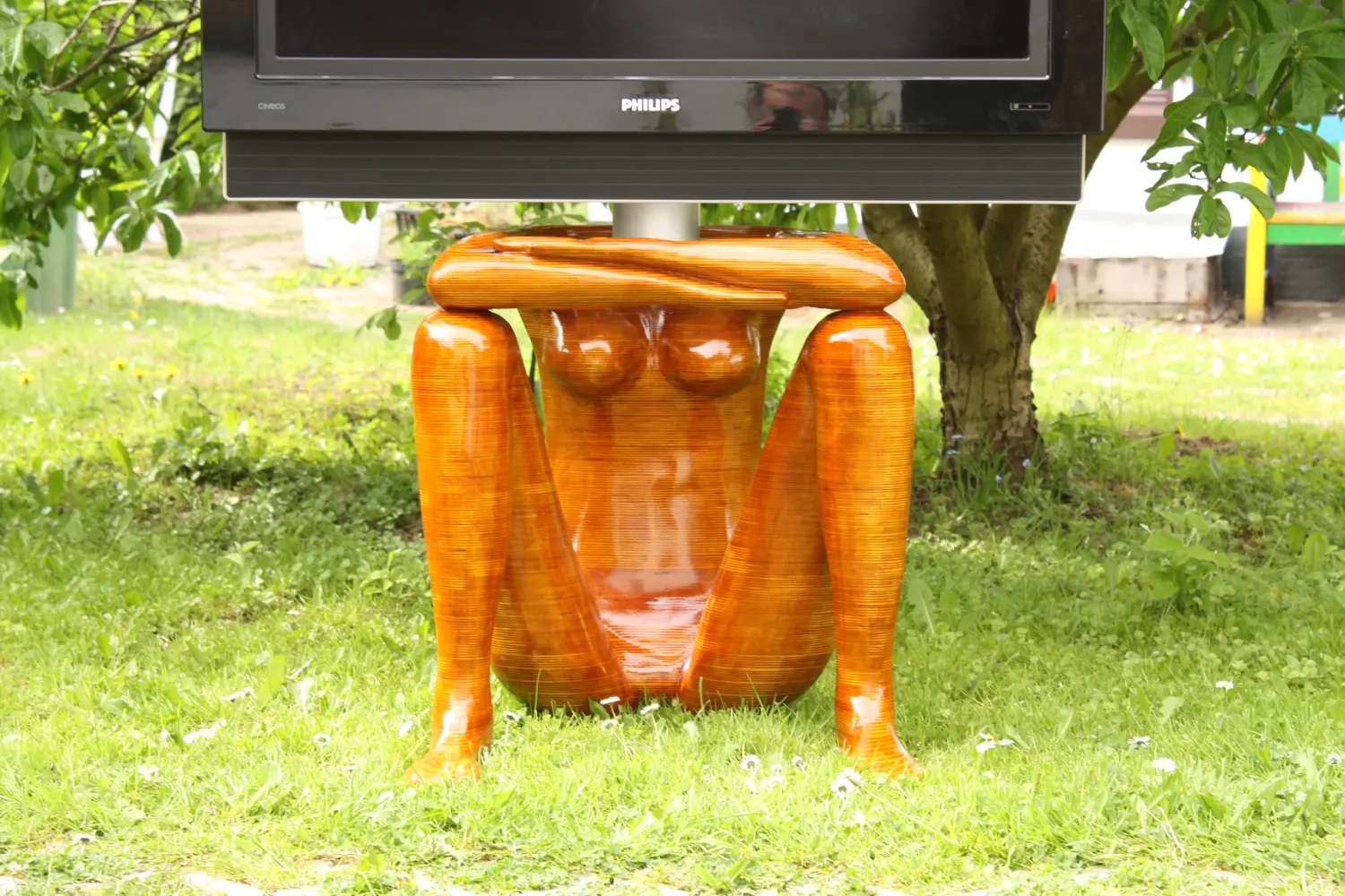 Handgefertigter TV-Ständer aus Holz von Frank Oberste-Lehn