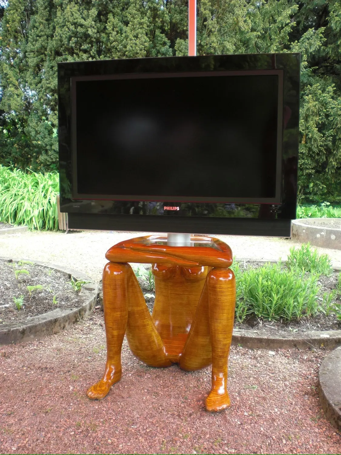 Handgefertigter TV-Ständer aus Holz von Frank Oberste-Lehn