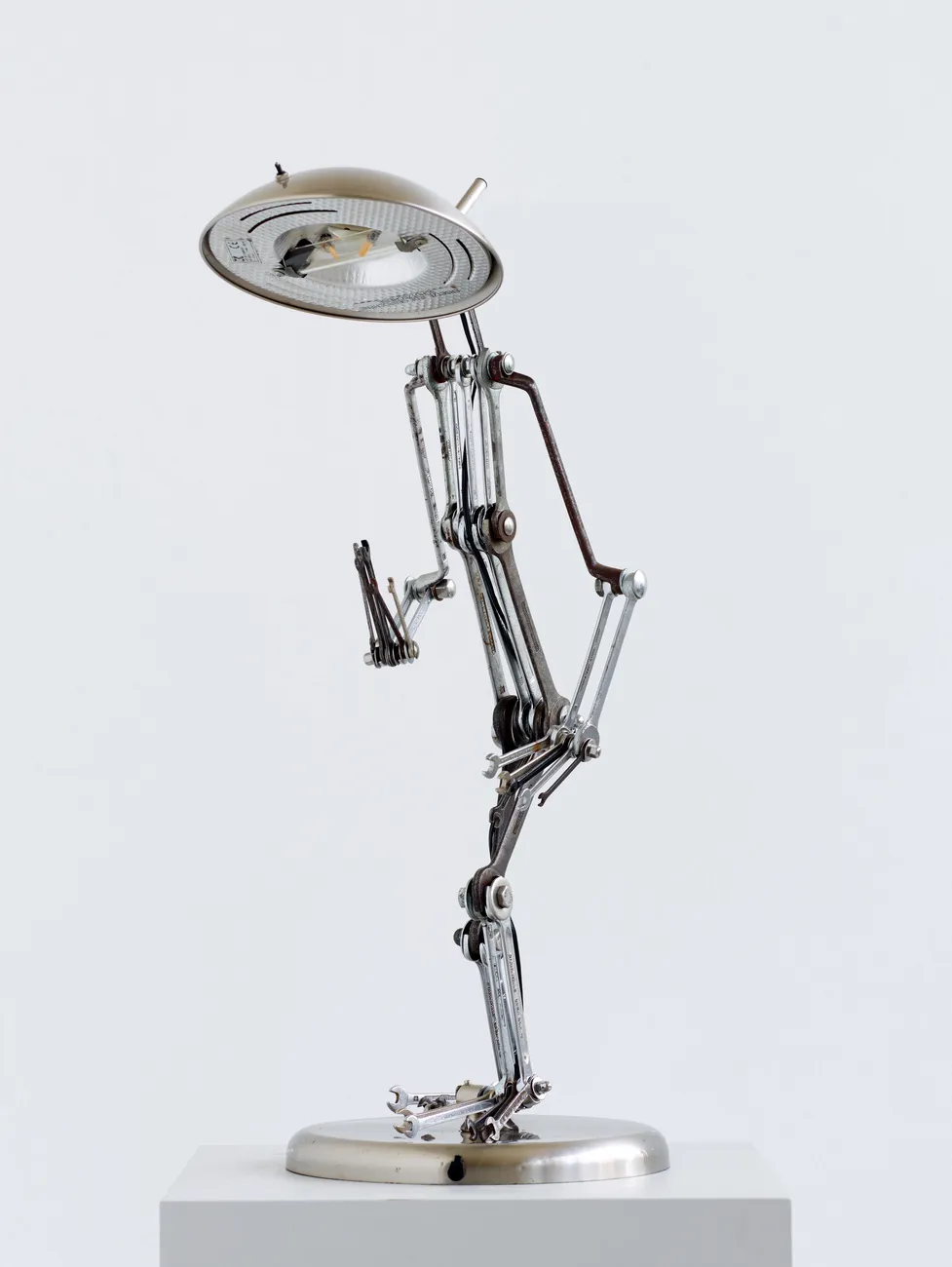 Figur / Lampen aus Schraubenschlüsseln von Frank Oberste-Lehn