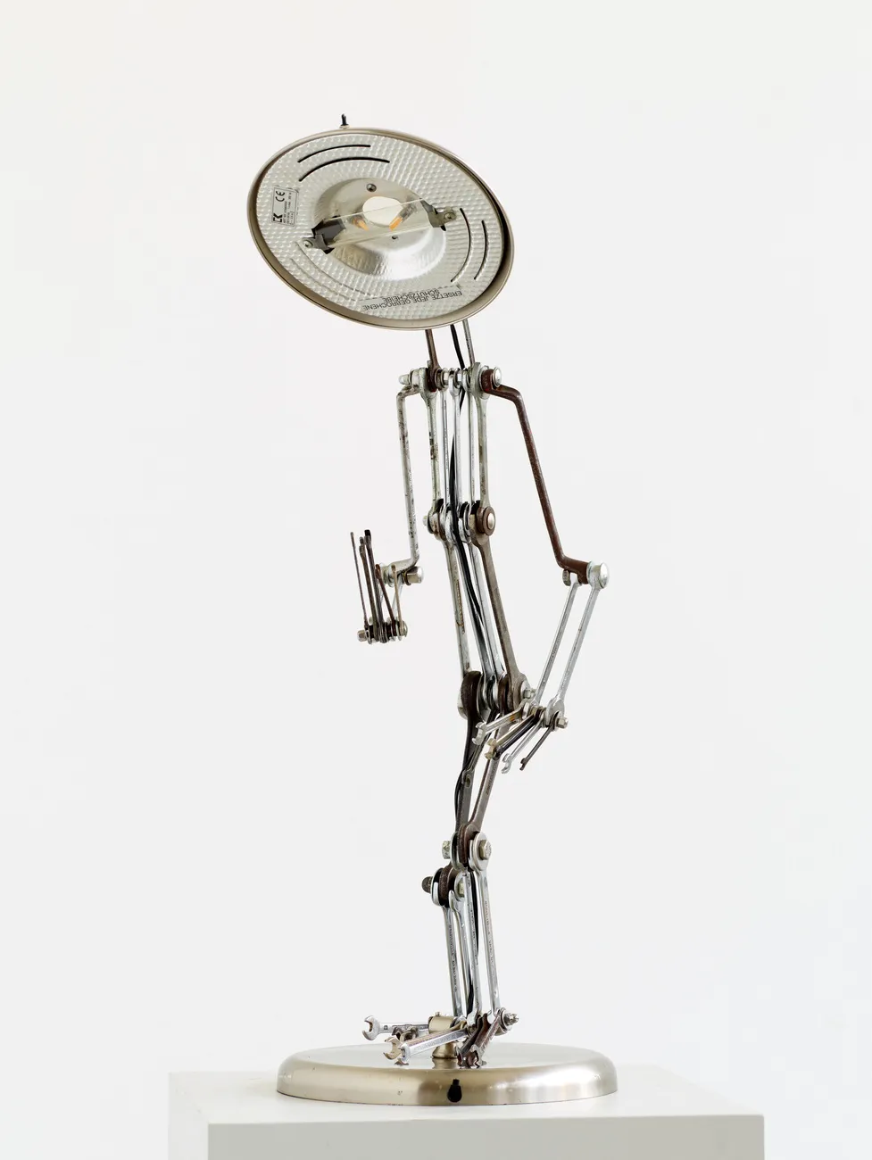 Figur / Lampen aus Schraubenschlüsseln von Frank Oberste-Lehn