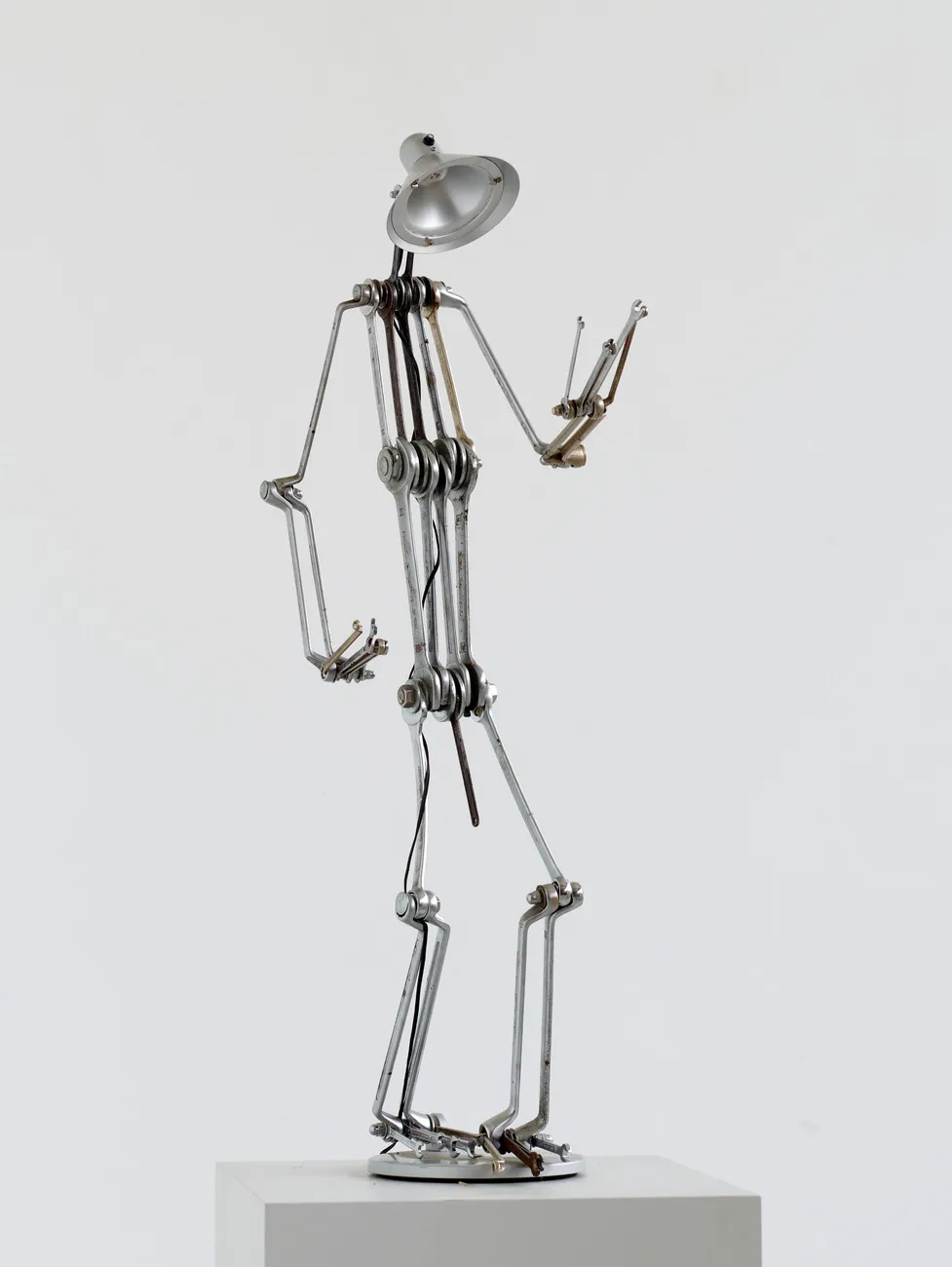 Figur / Lampen aus Schraubenschlüsseln von Frank Oberste-Lehn