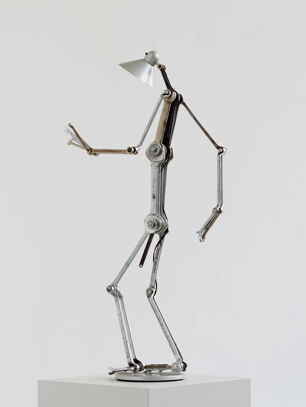Figur / Lampen aus Schraubenschlüsseln von Frank Oberste-Lehn